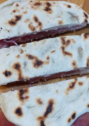 Foto di Schiacciata ripiena di salumi