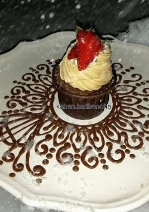 عکسی از دستور تزیین کاپ کیک شکلاتی