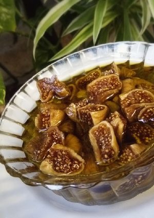 Une photo de Figues séchées marinées a l'huile d'olive 🌿