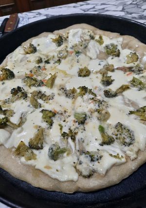 Una foto de Pizza con brócoli