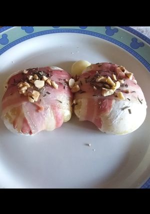 Foto di Tomini avvolti nel bacon con nocciole e rosmarino