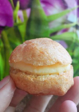 Hình của món Nhân trứng sữa cho bánh su hoặc bánh mì.