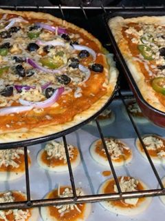 صورة لوصفة بيتزا بعجينة العشر دقايق