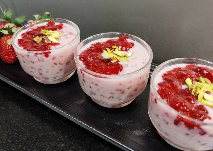 Strawberry Sabudana Kheer Strawberry Sago Pearls Pudding Recipe By Smruti Rana Cookpad 