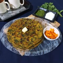 Methi thepla A picture of Methi thepla.