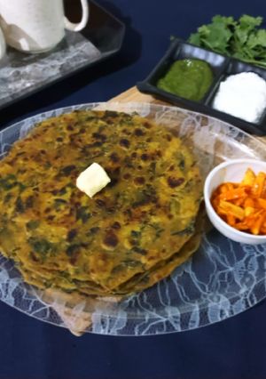 A picture of Methi thepla.
