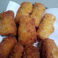 รูปของ Rotisolreng Sosis (Roti Risol Goreng)