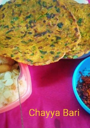 A picture of Panch Dhanya Dhapate with Peanut chutney.