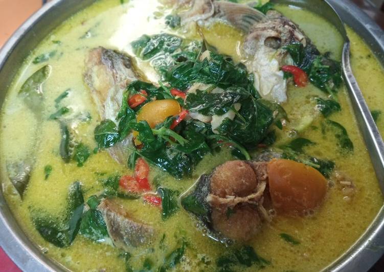 Bagaimana Membuat Patin santan daun kemangi, Enak