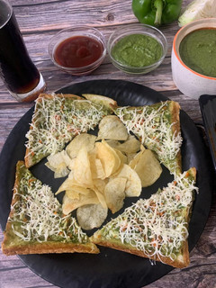 ઓપન ટોસ્ટ સેન્ડવીચ (Open Toast Sandwich Recipe In Gujarati) રેસીપી મુખ્ય ફોટો