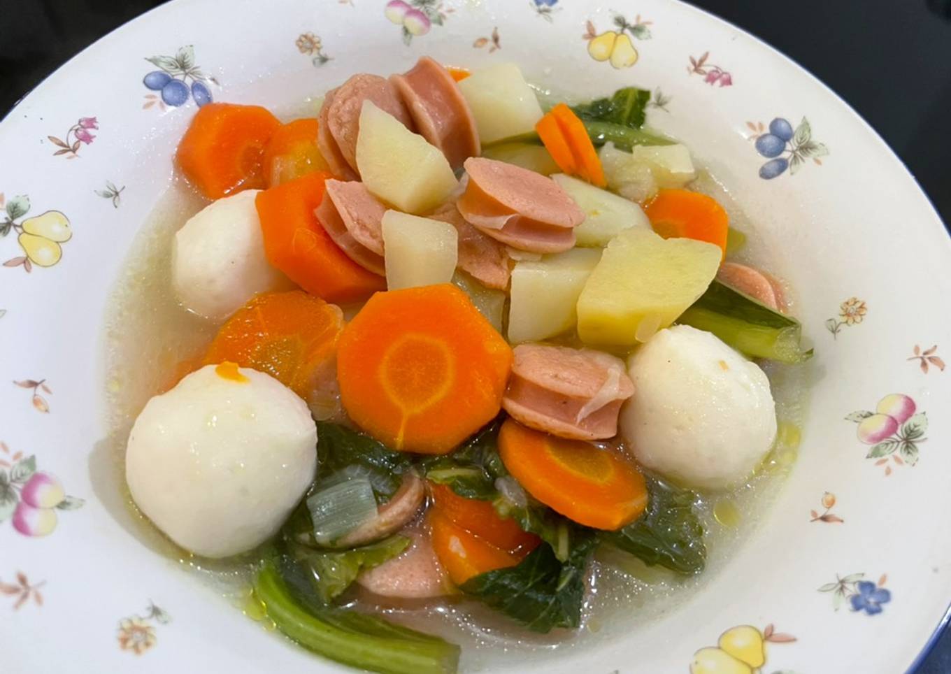 Sup Wortel Kentang with sausage and fishball