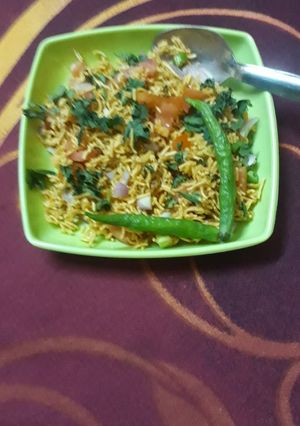 A picture of Bhel chat.
