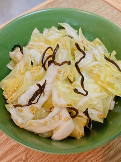 A picture of Shiokonbu cabbage(Salted kelp cabbage).