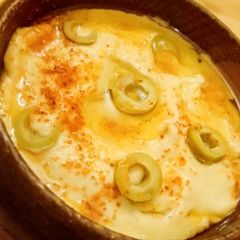 A picture of Hummus.
