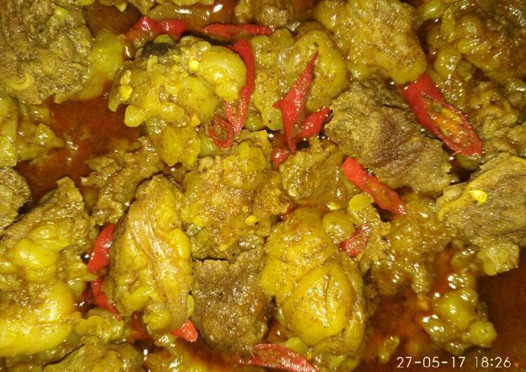 Gulai daging sapi