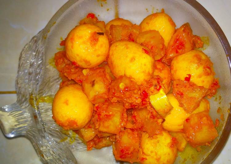 Bagaimana Menyiapkan Sambel goreng kentang telur puyuh Anti Gagal