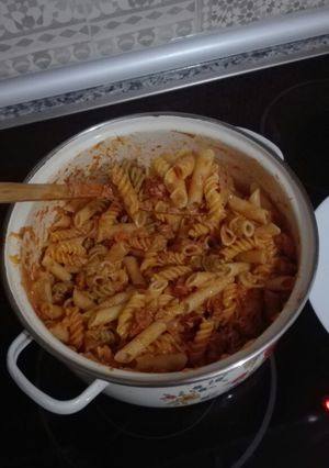 Foto principal de Macarrones mar y montaña (estilo pisto de mi madre)