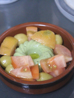 Una foto de Ensalada con rosca de pepino y queso