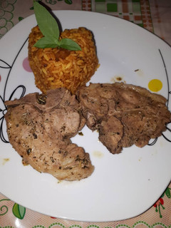 Foto principal de Chuletas de cerdo al sartén con guarnición