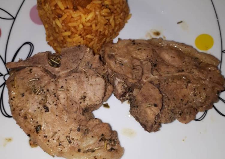 Chuletas de cerdo al sartén con guarnición