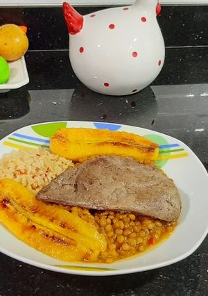 Una foto de Lentejitas con hígado frito