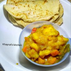 Naan bread and buttered potatoe curry soup A picture of Naan bread and buttered potatoe curry soup.