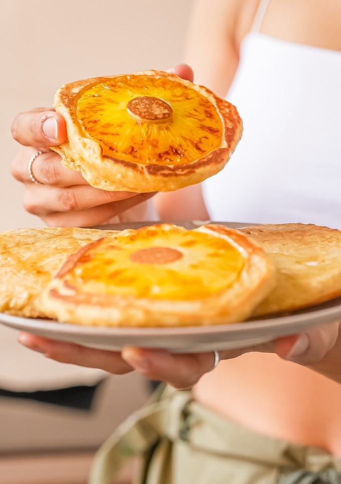 Una foto de Tortitas de piña y coco