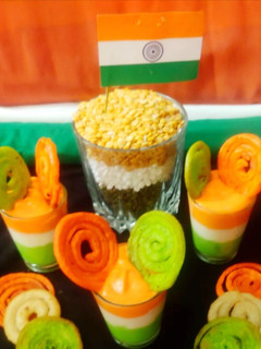 तिरंगा श्रीखंड वित्त तिरंगा जलेबी (Tiranga shrikhand with Tiranga jalebi recipe in Hindi) रेसिपी मुख्य फोटो