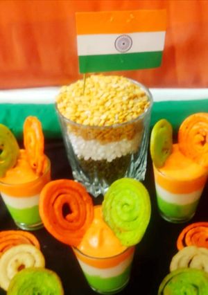 तिरंगा श्रीखंड वित्त तिरंगा जलेबी (Tiranga shrikhand with Tiranga jalebi recipe in Hindi) रेसिपी मुख्य फोटो