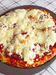 Jamie Oliver pizza tésztája, extra feltéttel recept fotója