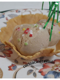 Una foto de Helado de café -con leche condensada casera sin azúcar-