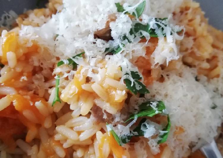 Recipe of Super Quick Homemade Risotto zucca e salsiccia 🍚🍖🌿😋