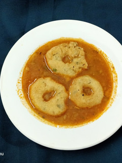 મેંદુ વડા (Medu Vada Recipe In Gujarati) રેસીપી મુખ્ય ફોટો