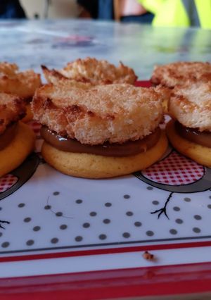 Una foto de Alfajores de coco