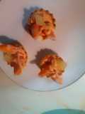 Canapés de langostinos, piña y salsa rosa