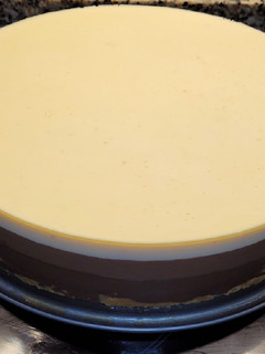 Una foto de Tarta de tres chocolates