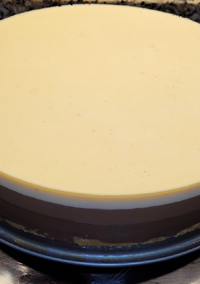 Una foto de Tarta de tres chocolates