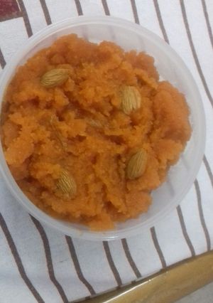 A picture of Sooji ka halwa(semolina halwa).