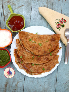 अंकुरित मोठ चीला (ankurit Moth Chilla recipe in Hindi) रेसिपी मुख्य फोटो
