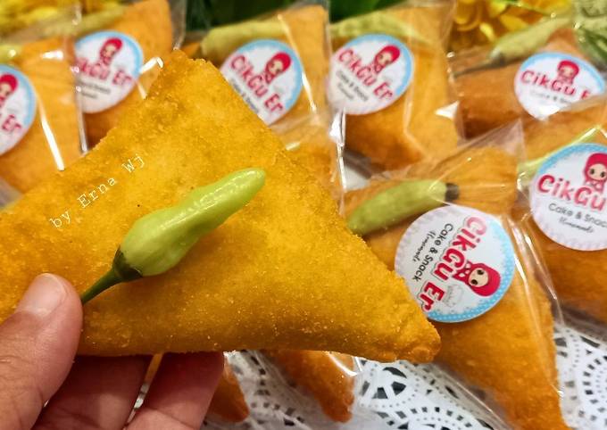Langkah Mudah untuk Menyiapkan Roti tawar goreng isi rogout ayam sayur, Enak Banget