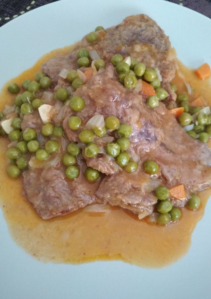 Una foto de Ternera guisada con guisantes