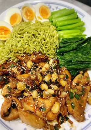 รูปของ บะหมี่ผักไก่ย่างเทริยากิ