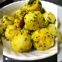 Suji/Rawa balls A picture of Suji/Rawa balls.