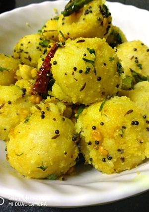 A picture of Suji/Rawa balls.