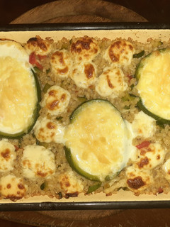 Una foto de Arroz yamaní con zapallito relleno gratinado