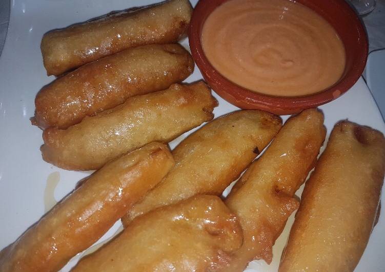 Churros de berenjena con miel y salmorejo