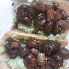 A picture of Mushrooms on a Bun.