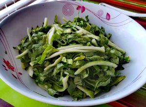 Una foto de Ensalada de espinacas con caigua