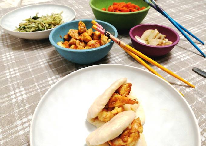 Bao con pollo e verdure miste