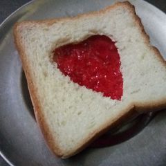 A picture of Sweetheart jam bread sandwich.